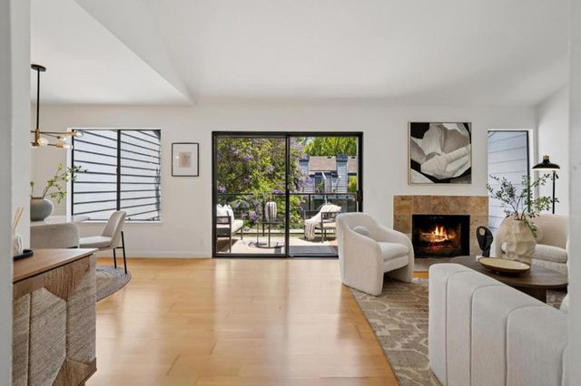 905 W Middlefield Road 924, Mountain View, CA 94043