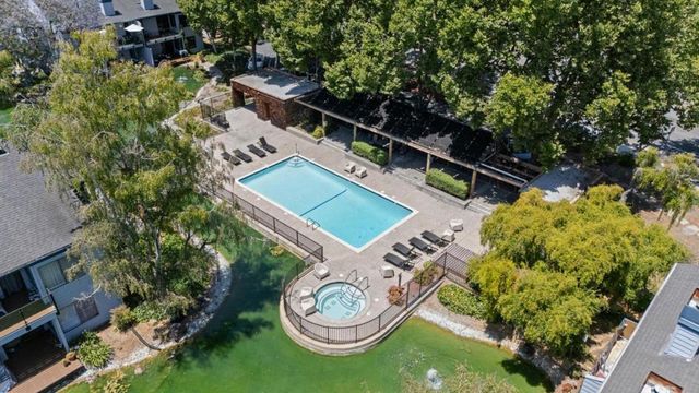 905 W Middlefield Road 924, Mountain View, CA 94043