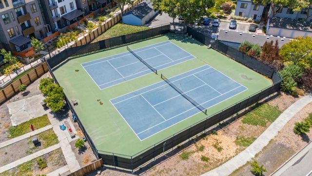 905 W Middlefield Road 924, Mountain View, CA 94043