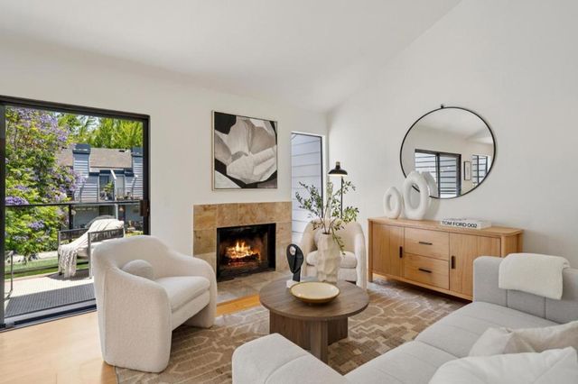 905 W Middlefield Road 924, Mountain View, CA 94043