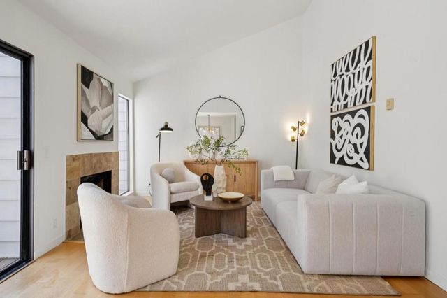 905 W Middlefield Road 924, Mountain View, CA 94043