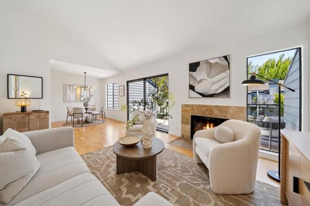905 W Middlefield Road 924, Mountain View, CA 94043