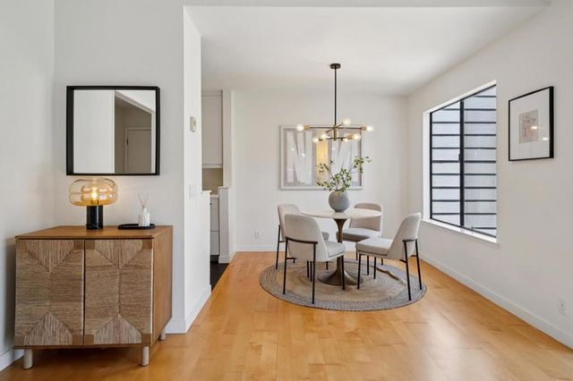 905 W Middlefield Road 924, Mountain View, CA 94043
