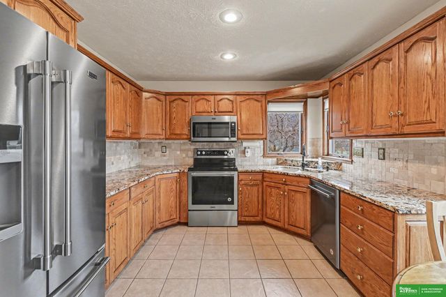 1280 N Bristolwood Drive, Fremont, NE 68025