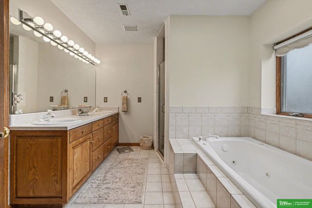 1280 N Bristolwood Drive, Fremont, NE 68025