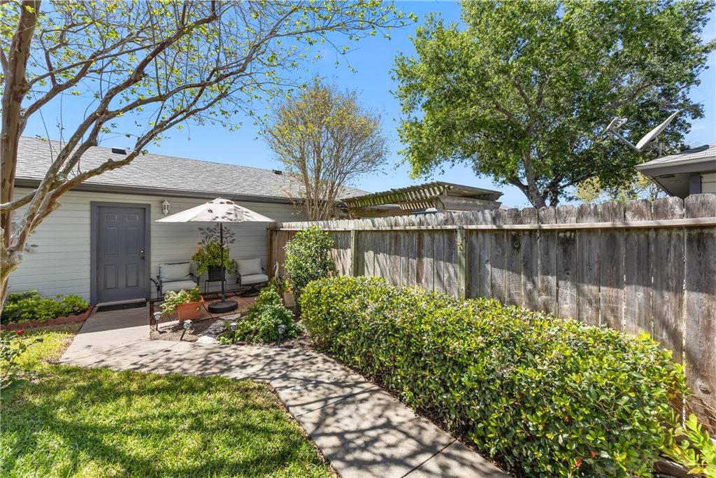 4937 Cedar Pass Dr 10, Corpus Christi, TX 78413 — photo 3