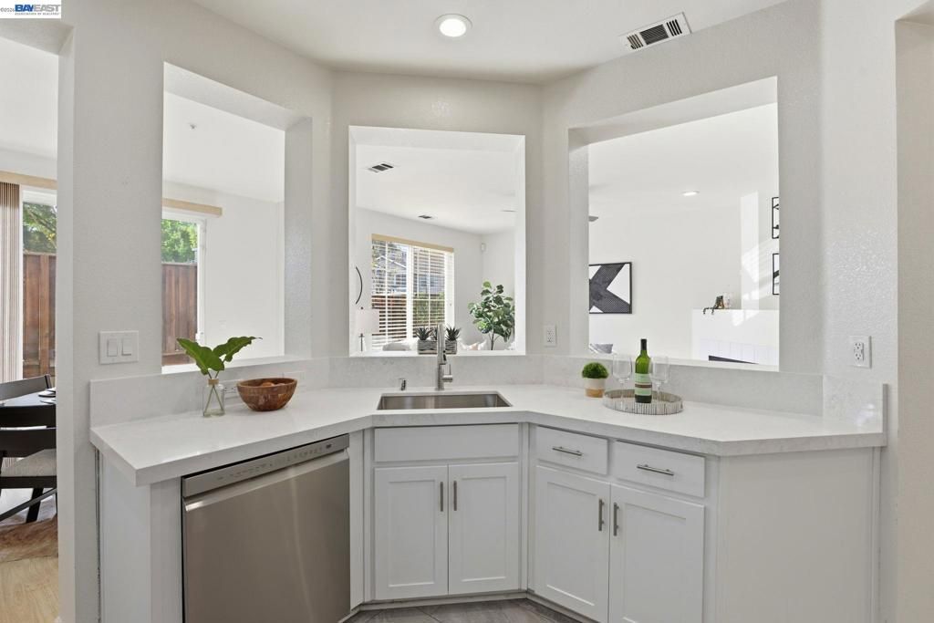 Image 11 of property listing at 7318 Bower Ln, Dublin, CA 94568