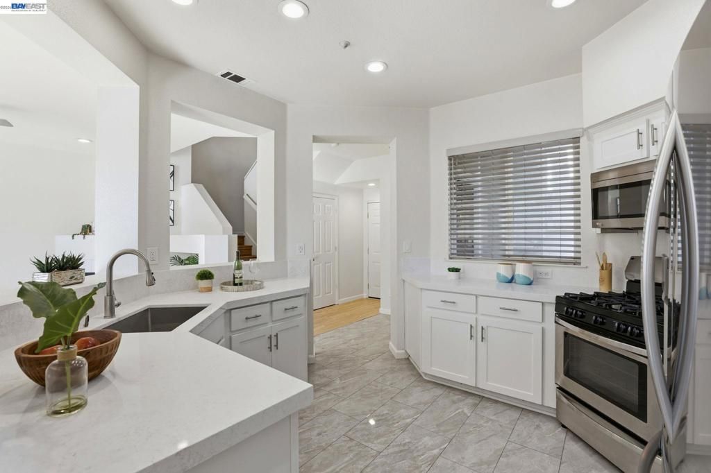Image 12 of property listing at 7318 Bower Ln, Dublin, CA 94568