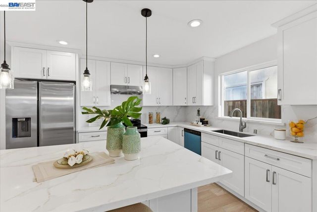 4519 EDWARDS LN, Castro Valley, CA 94546