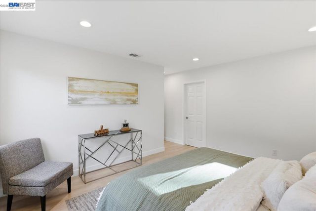 4519 EDWARDS LN, Castro Valley, CA 94546