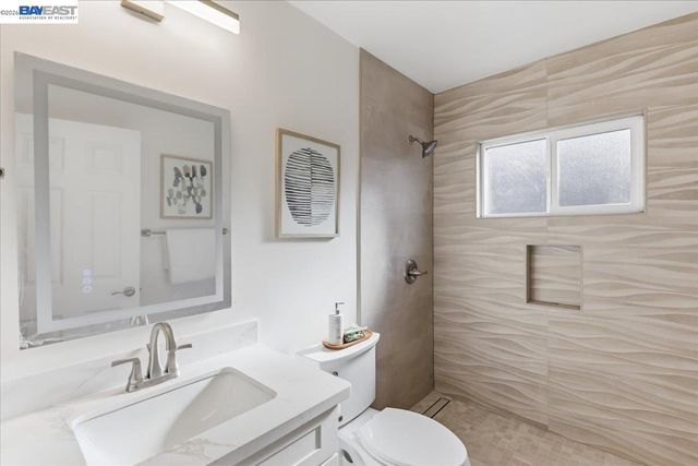 4519 EDWARDS LN, Castro Valley, CA 94546