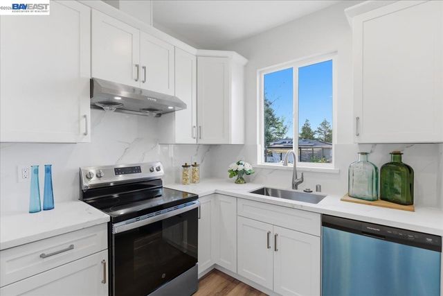 4519 EDWARDS LN, Castro Valley, CA 94546