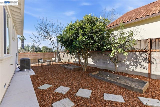 4519 EDWARDS LN, Castro Valley, CA 94546