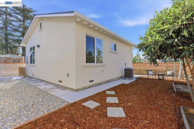 4519 EDWARDS LN, Castro Valley, CA 94546