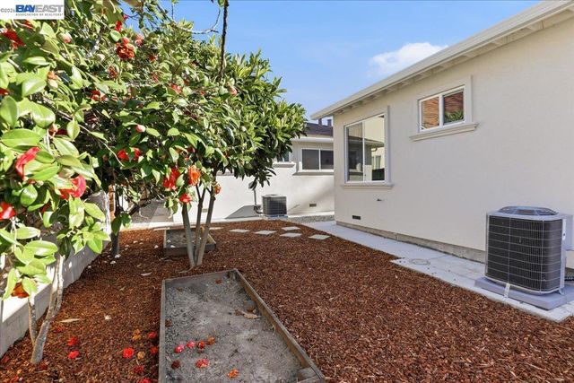 4519 EDWARDS LN, Castro Valley, CA 94546