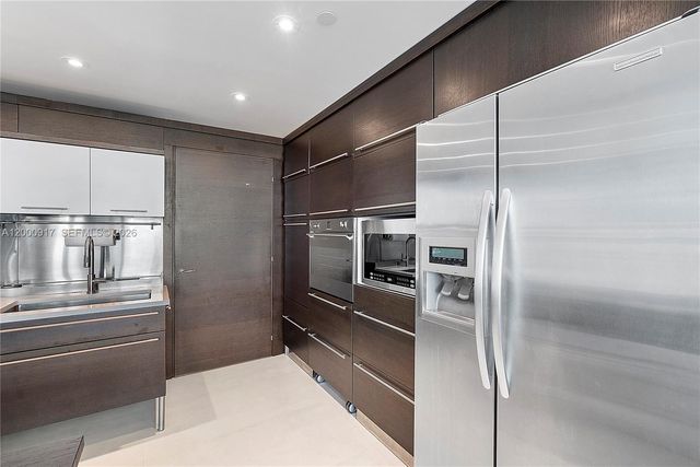 6000 Collins Ave 527, Miami Beach, FL 33140