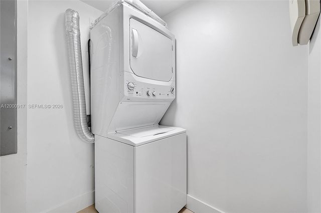 6000 Collins Ave 527, Miami Beach, FL 33140