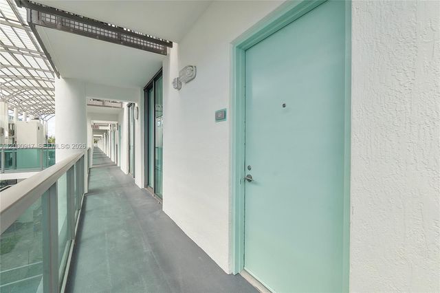 6000 Collins Ave 527, Miami Beach, FL 33140