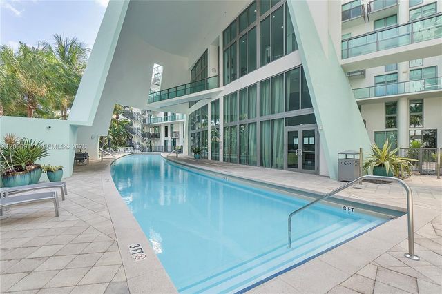 6000 Collins Ave 527, Miami Beach, FL 33140