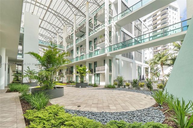 6000 Collins Ave 527, Miami Beach, FL 33140