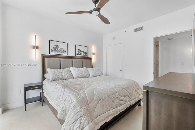 6000 Collins Ave 527, Miami Beach, FL 33140