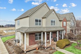 607 Clayton Circle 607, Sycamore, IL 60178