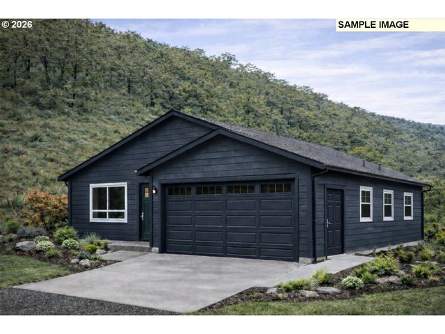 996 Se EAGLES VIEW Dr, Roseburg, OR 97470