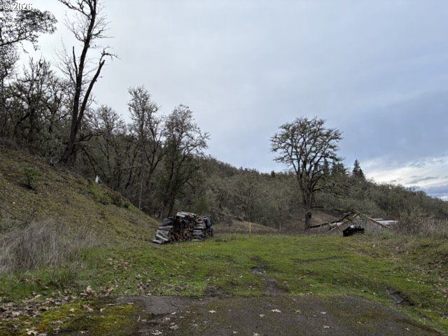 996 Se EAGLES VIEW Dr, Roseburg, OR 97470