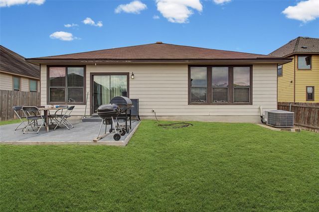 344 Matthews LN, Kyle, TX 78640