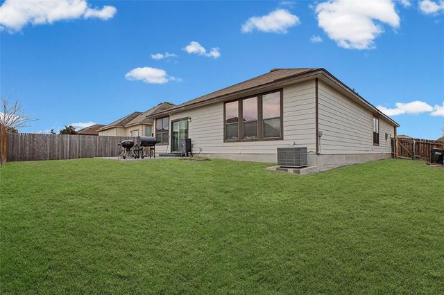 344 Matthews LN, Kyle, TX 78640