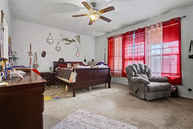 344 Matthews LN, Kyle, TX 78640