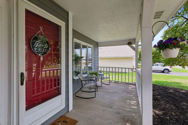 8906 Woodhall Crossing N, Brooklyn Park, MN 55443