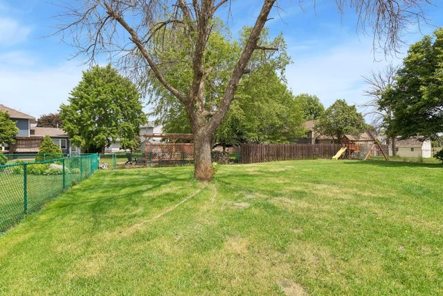 8906 Woodhall Crossing N, Brooklyn Park, MN 55443
