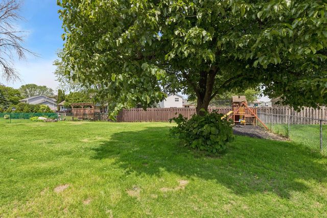8906 Woodhall Crossing N, Brooklyn Park, MN 55443