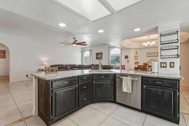 2524 Twin Buttes Drive NE, Rio Rancho, NM 87144