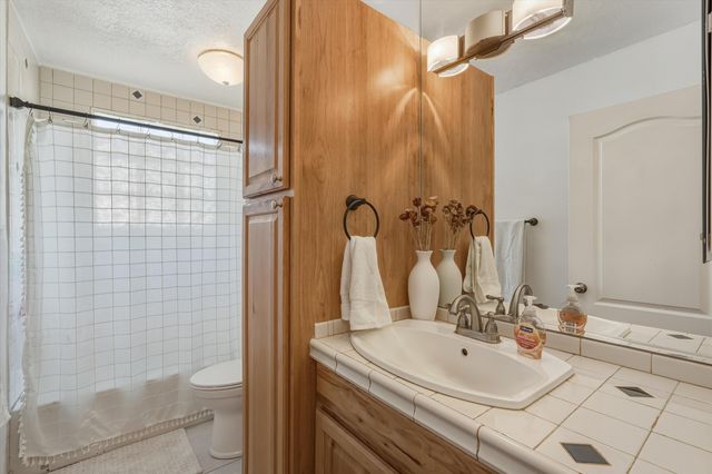 2524 Twin Buttes Drive NE, Rio Rancho, NM 87144