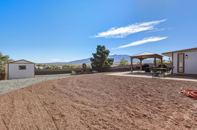 2524 Twin Buttes Drive NE, Rio Rancho, NM 87144