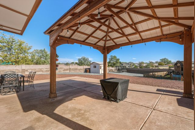 2524 Twin Buttes Drive NE, Rio Rancho, NM 87144