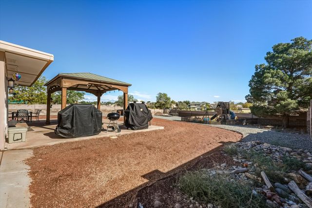 2524 Twin Buttes Drive NE, Rio Rancho, NM 87144