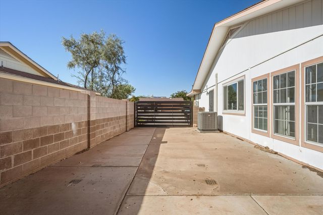 2524 Twin Buttes Drive NE, Rio Rancho, NM 87144