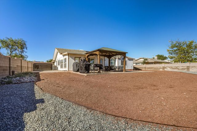 2524 Twin Buttes Drive NE, Rio Rancho, NM 87144