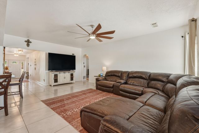 2524 Twin Buttes Drive NE, Rio Rancho, NM 87144