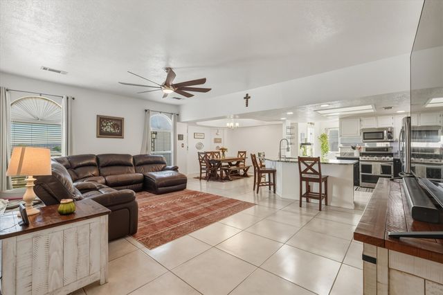 2524 Twin Buttes Drive NE, Rio Rancho, NM 87144