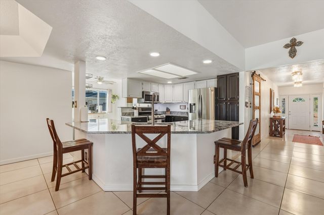 2524 Twin Buttes Drive NE, Rio Rancho, NM 87144