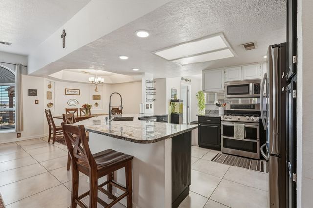 2524 Twin Buttes Drive NE, Rio Rancho, NM 87144