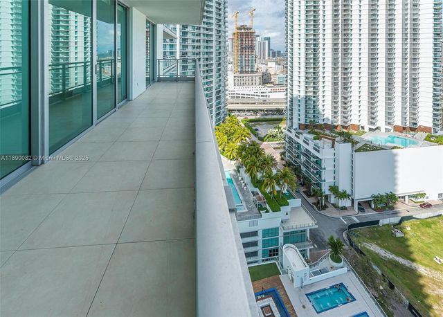 92 SW 3rd St 2712, Miami, FL 33130