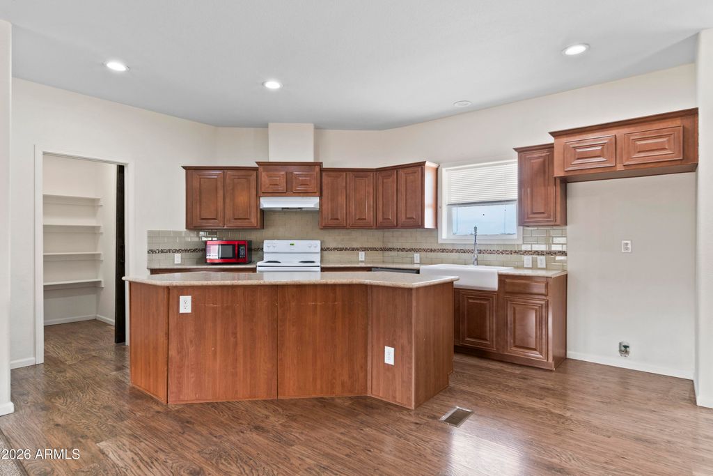 Image 10 of property listing at 39624 N Central Avenue, Phoenix, AZ 85086