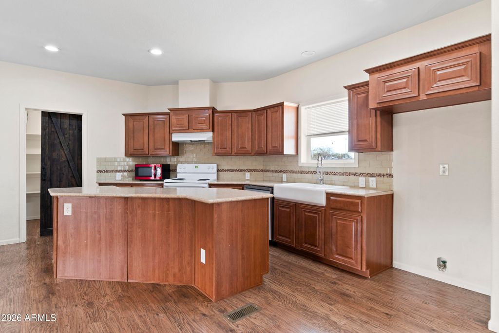 Image 11 of property listing at 39624 N Central Avenue, Phoenix, AZ 85086