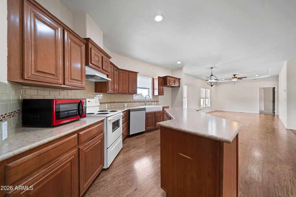 Image 12 of property listing at 39624 N Central Avenue, Phoenix, AZ 85086