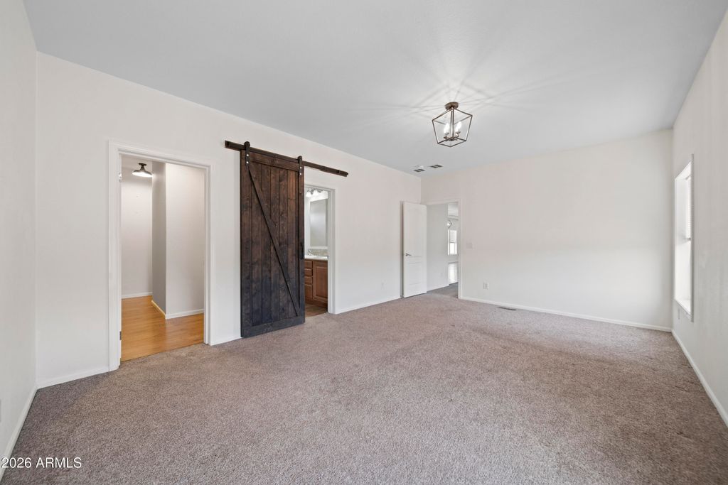 Image 17 of property listing at 39624 N Central Avenue, Phoenix, AZ 85086